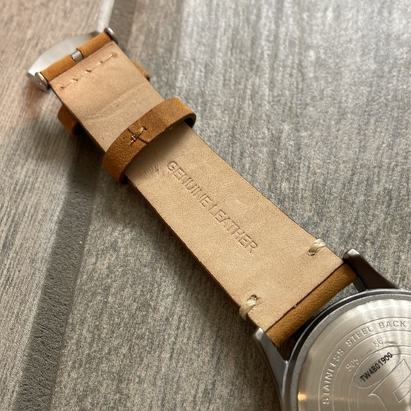 Timex Expedition Scout Watch with 2 Leather Bands - Picture 7 of 11